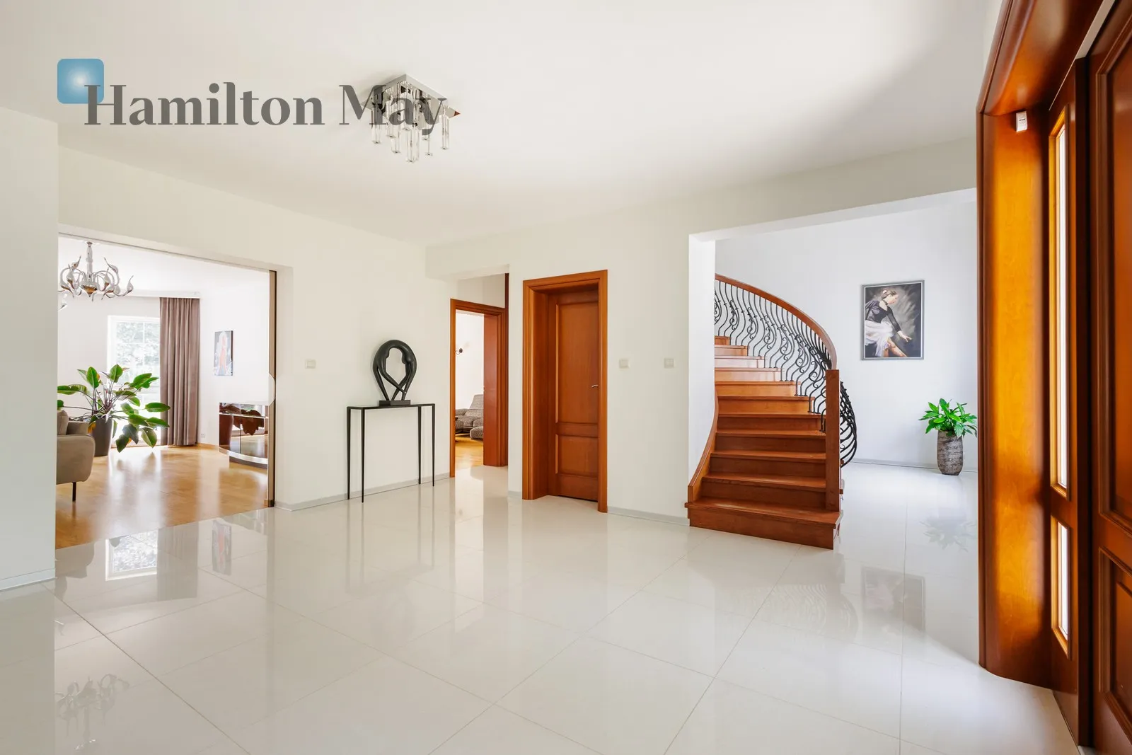 Bedrooms: 6 Bathrooms: 4 Plot size: 1848m2 Price/m2: 9500 PLN - slider