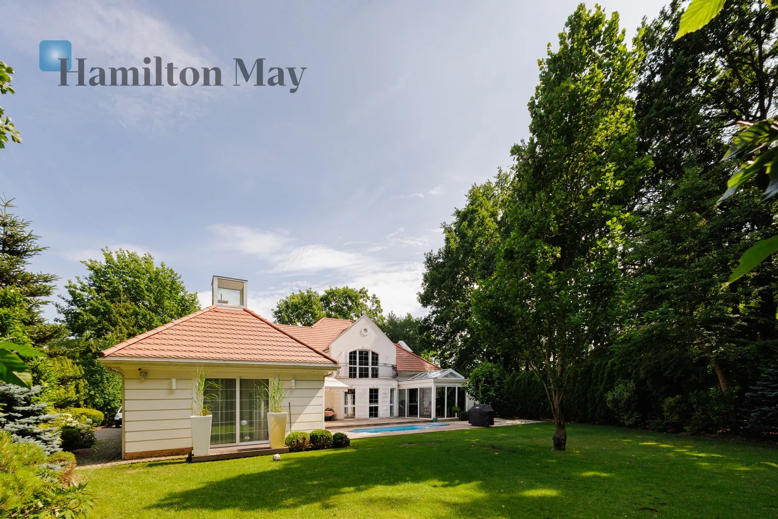 Bedrooms: 6 Bathrooms: 4 - slider