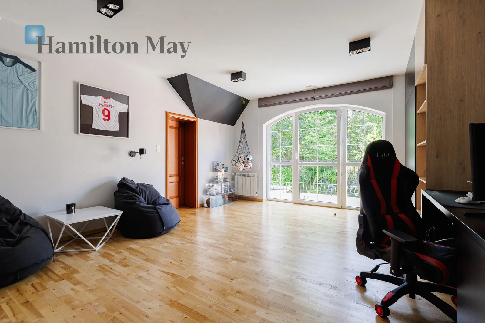 Bathrooms: 4 Plot size: 1848m2 Price/m2: 9500 PLN - slider