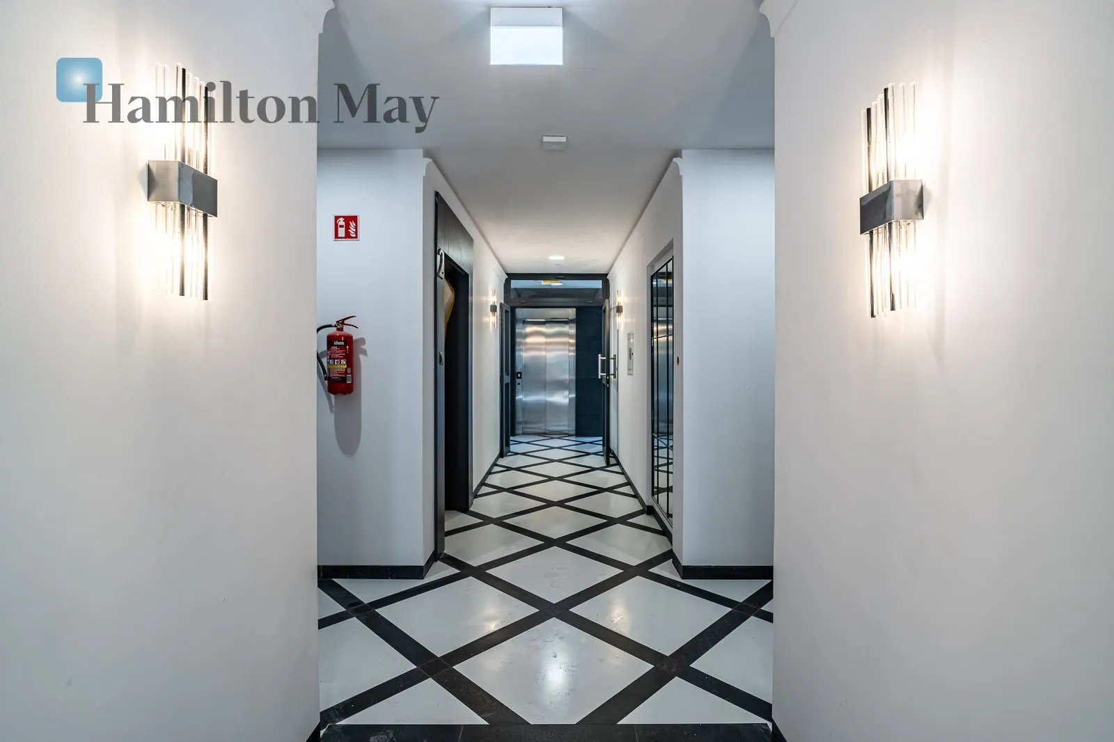 Distance to centre: 1.85 km Level: 1 Price: 830000 PLN Bedrooms: 2 Bathrooms: 1 - slider