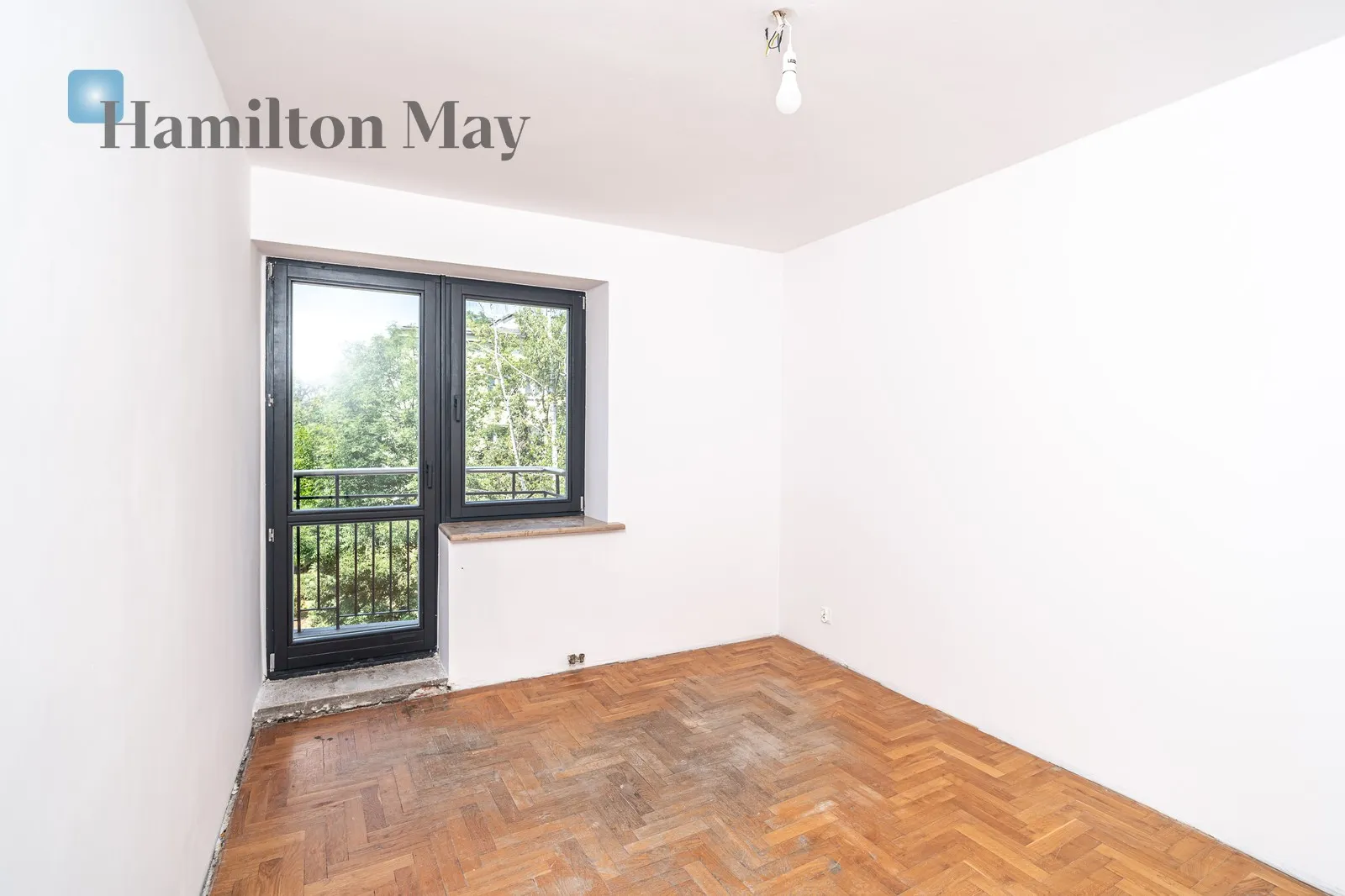 Street: Józefa Friedleina Region: Krowodrza Distance to centre: 1.85 km Level: 3 Price: 2016000 PLN Bedrooms: 5 Bathrooms: 2 Size: 122m2 - slider