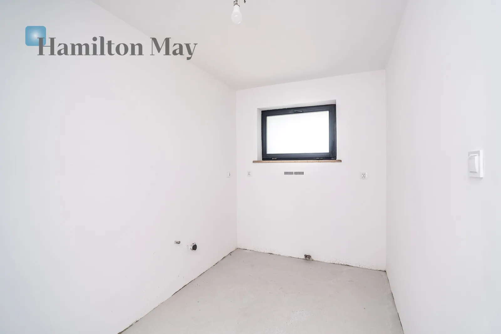 Distance to centre: 1.85 km Level: 3 Price: 2016000 PLN Bedrooms: 5 Bathrooms: 2 - slider
