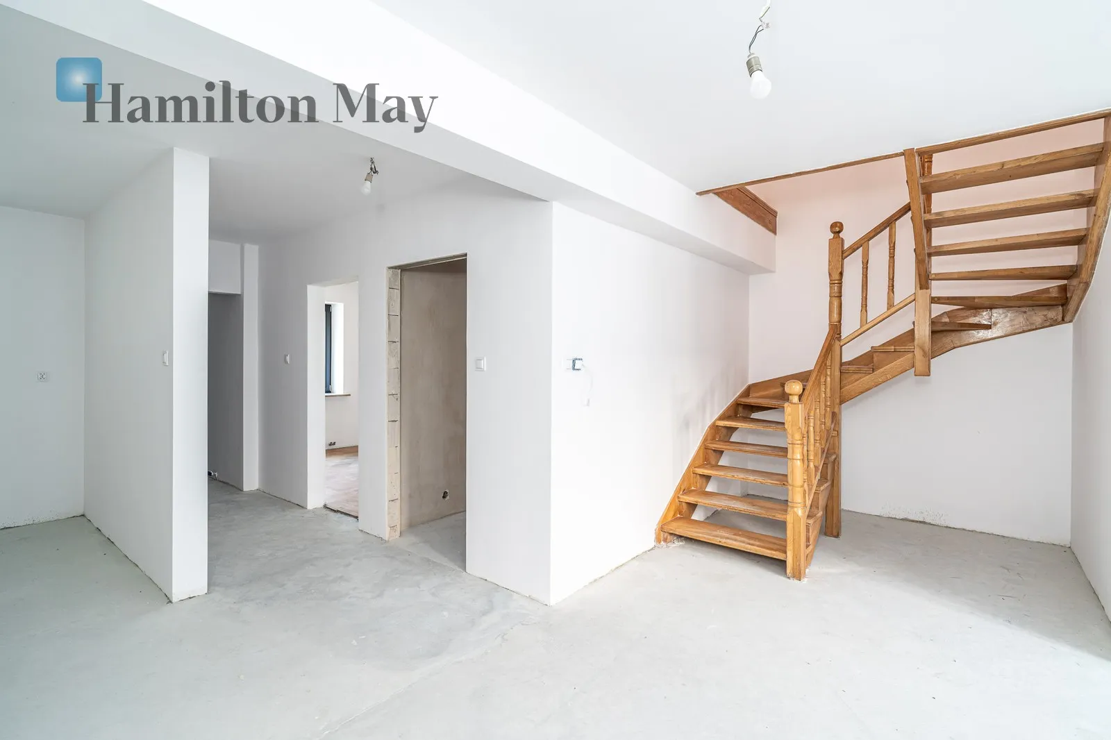 Distance to centre: 1.85 km Level: 3 Price: 2016000 PLN Bedrooms: 5 Bathrooms: 2 Size: 122m2 Price/m2: 16525 PLN - slider