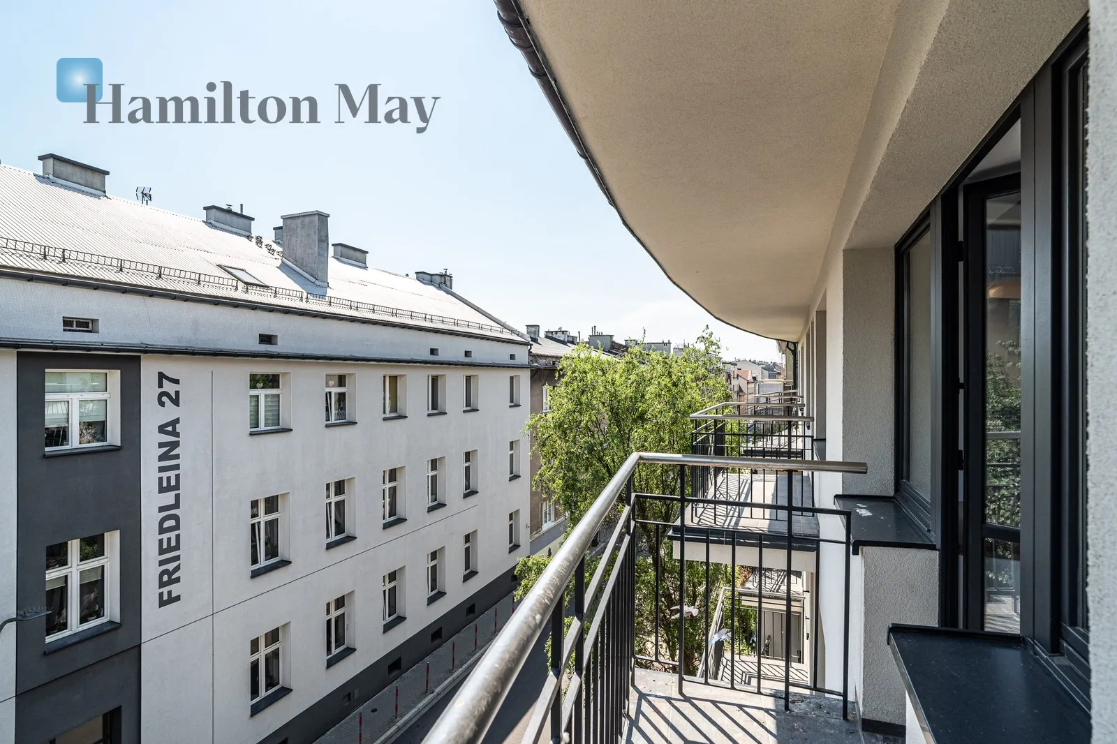 Distance to centre: 1.85 km Level: 3 Price: 2016000 PLN Bedrooms: 5 - slider