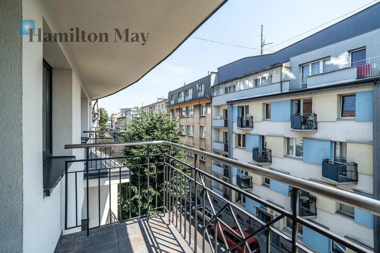 Distance to centre: 1.85 km Level: 3 Price: 1562400 PLN Bedrooms: 3 - slider
