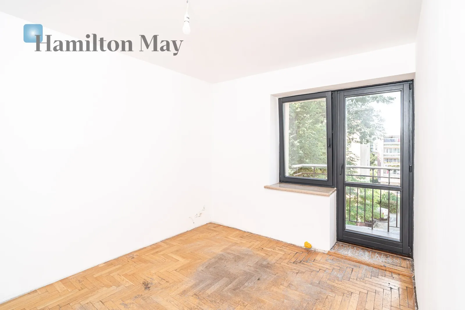 Distance to centre: 1.85 km Level: 3 Price: 2016000 PLN Bedrooms: 3 Bathrooms: 2 Size: 121m2 Price/m2: 16661 PLN - slider