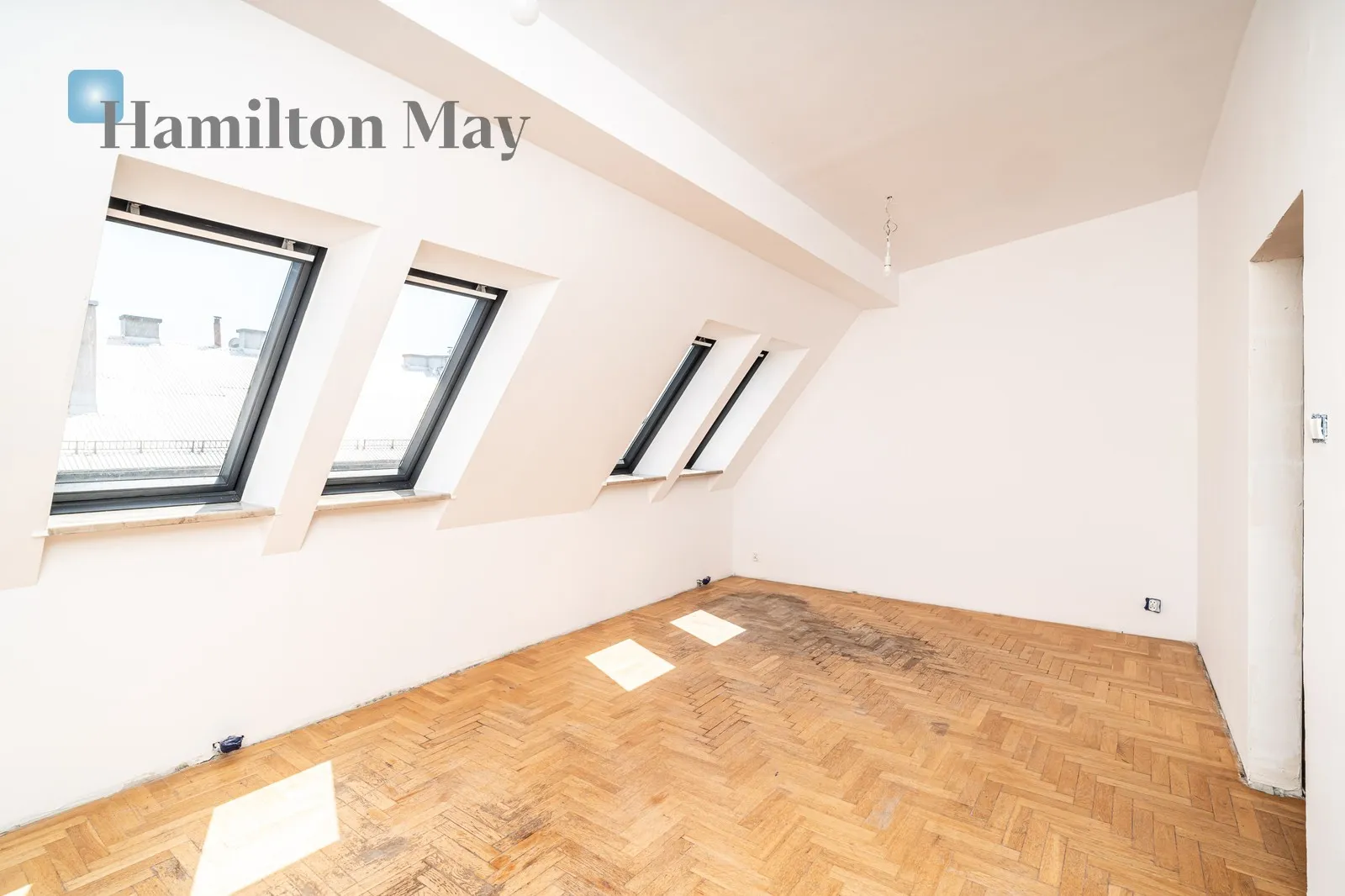 Price: 2016000 PLN Bedrooms: 3 Bathrooms: 2 Size: 121m2 Price/m2: 16661 PLN - slider