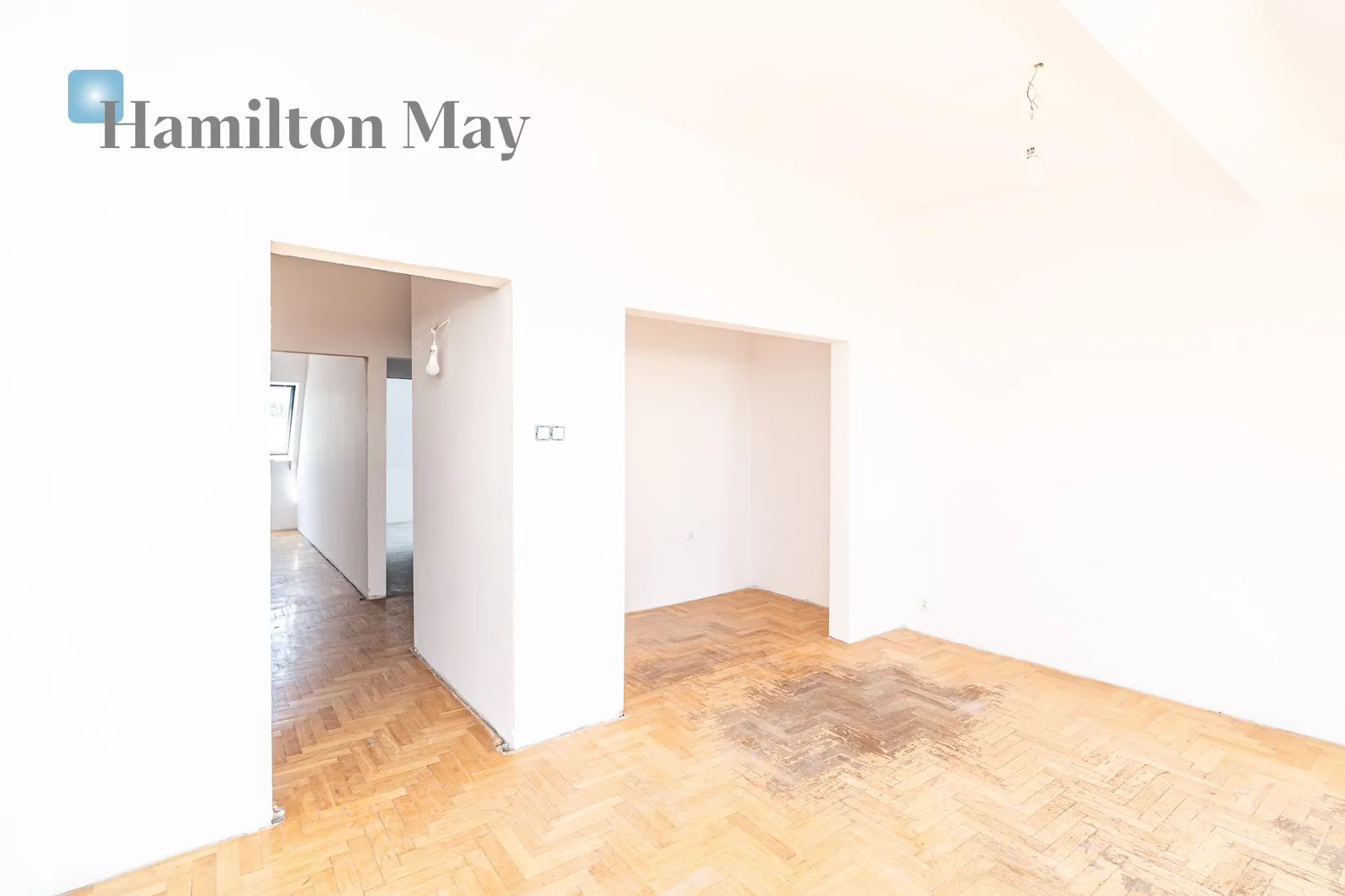 Distance to centre: 1.85 km Level: 3 Price: 2016000 PLN - slider
