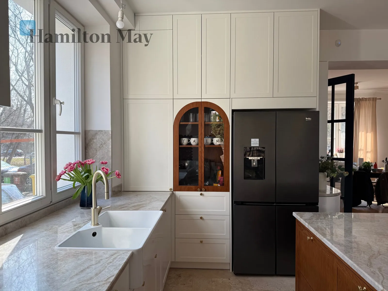 Street: Obserwatorów Region: Mokotów Subregion: Stegny Distance to centre: 4.83 km Price: 22500 PLN Bedrooms: 5 - slider