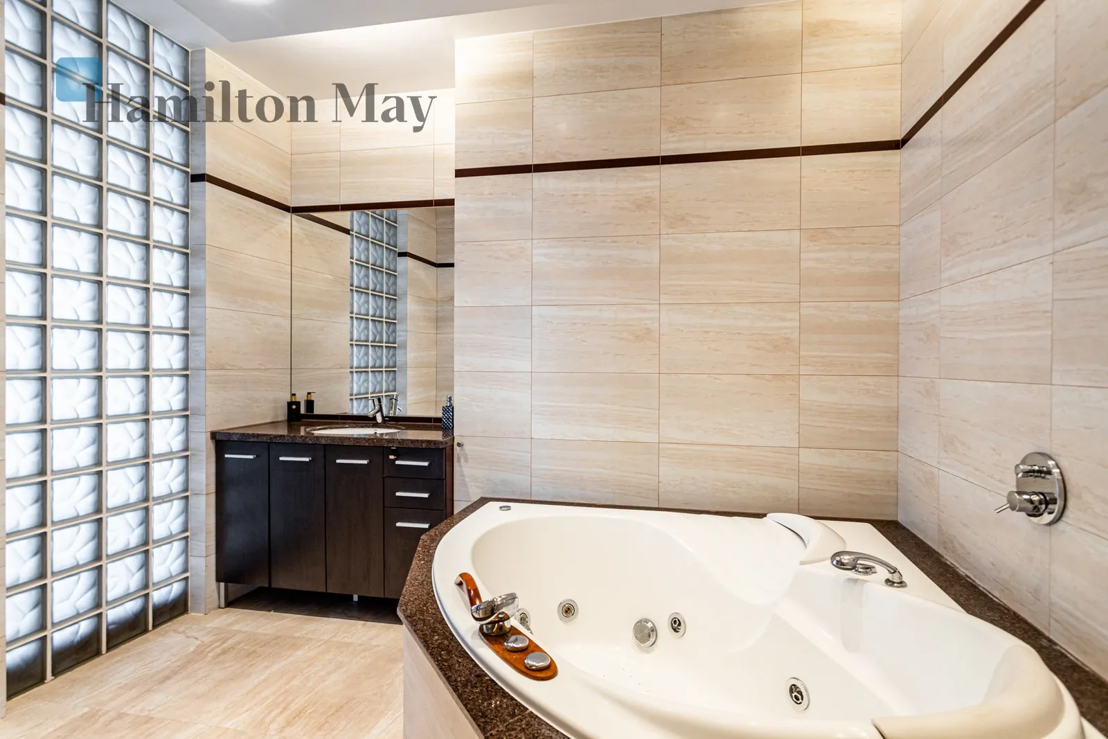 Region: Mokotów Subregion: Sielce Distance to centre: 3.13 km Level: 5 Price: 6000 PLN Bedrooms: 2 Bathrooms: 2 - slider