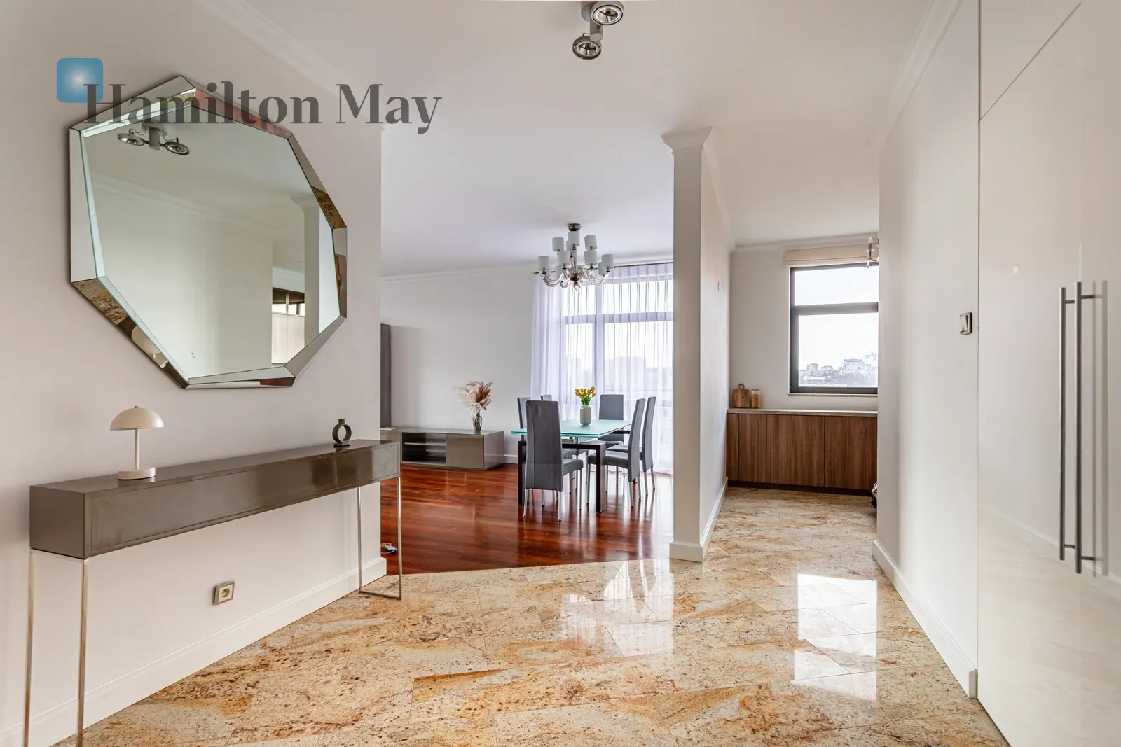 Region: Mokotów Subregion: Sielce Distance to centre: 3.13 km Level: 5 Price: 6000 PLN Bedrooms: 2 Bathrooms: 2 Size: 108.6m2 Price/m2: 55 PLN - slider