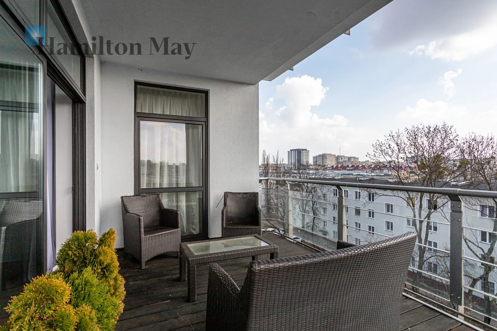 Level: 5 Price: 6000 PLN Bedrooms: 2 Bathrooms: 2 - slider