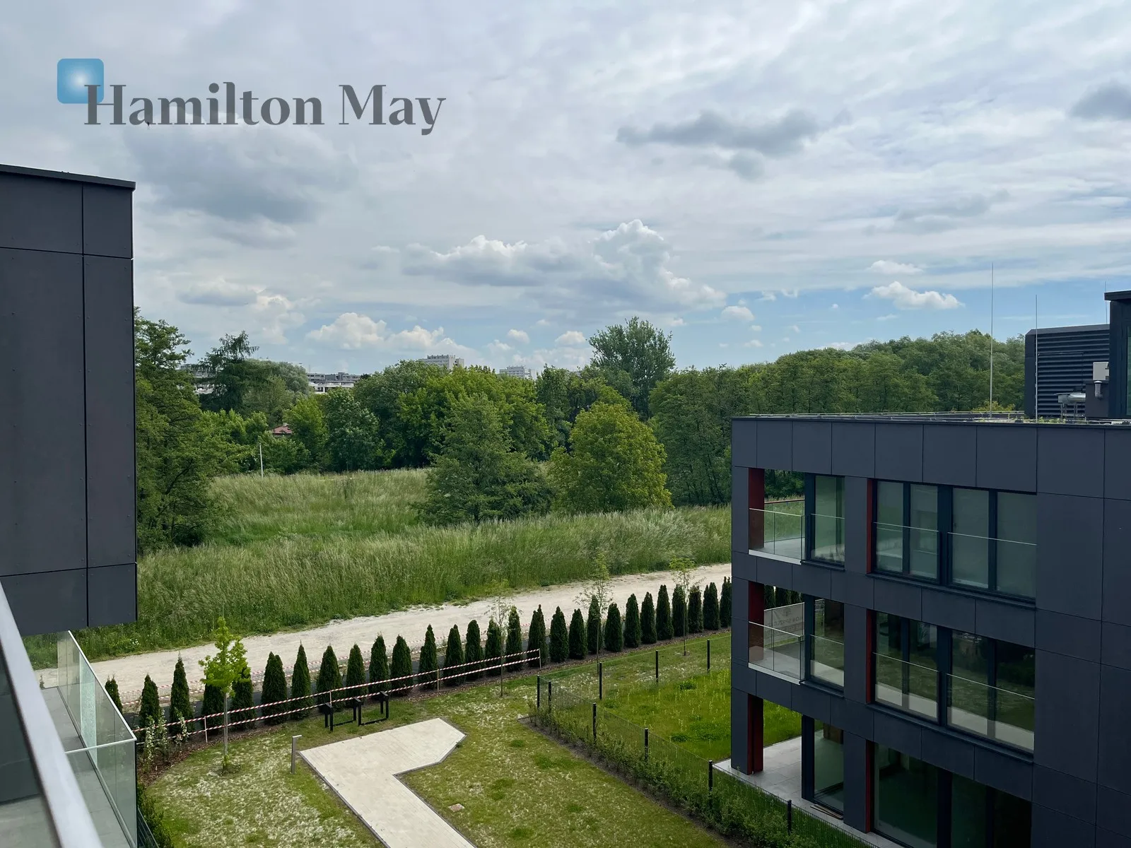 Street: Piotra Borowego Region: Zwierzyniec Level: 3 Price: 2290000 PLN Bedrooms: 3 - slider