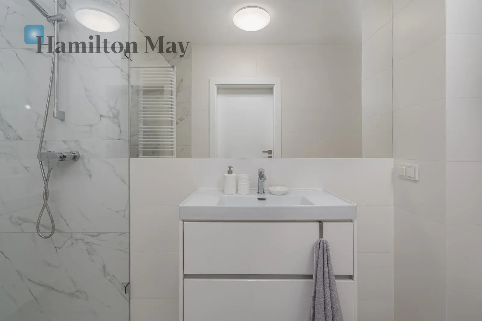 A unique, elegant one-bedroom apartment in a discreet development in Praga Północ, near the Szwedzka metro station - slider