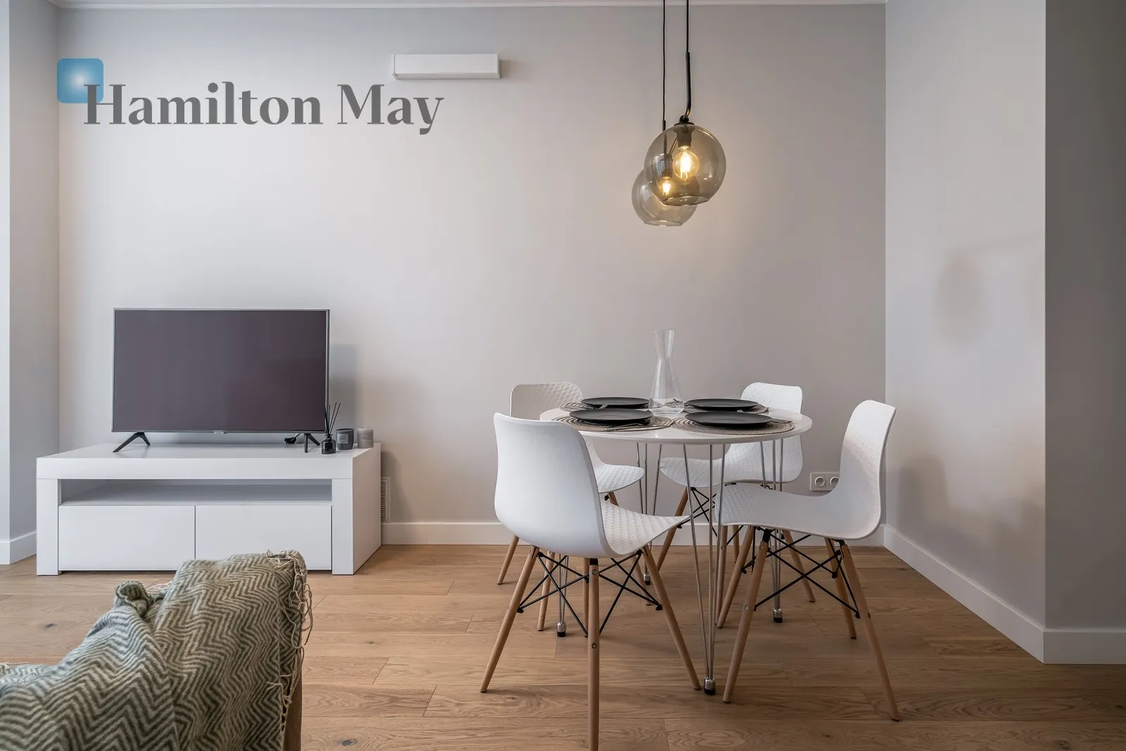 A unique, elegant one-bedroom apartment in a discreet development in Praga Północ, near the Szwedzka metro station - slider