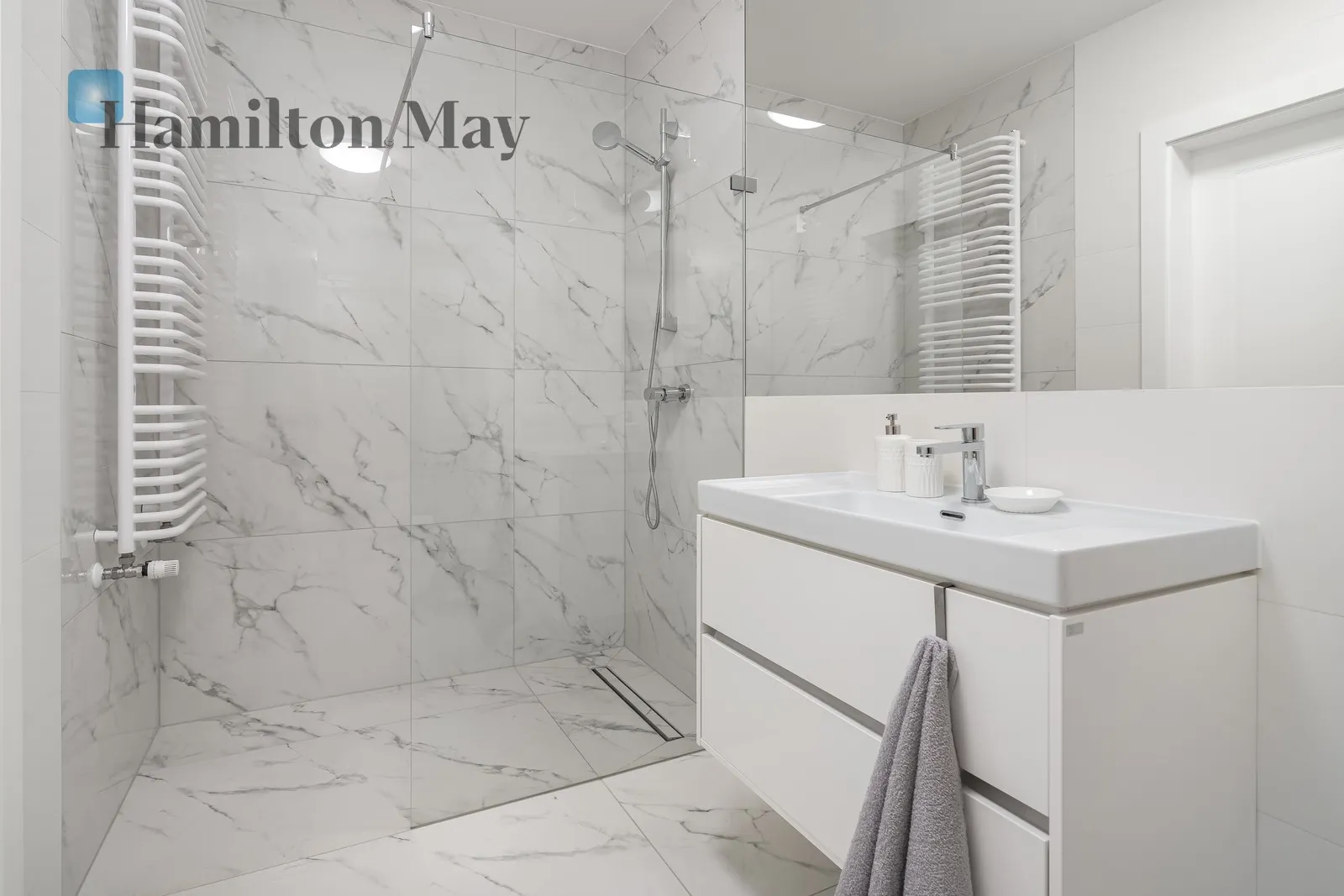 A unique, elegant one-bedroom apartment in a discreet development in Praga Północ, near the Szwedzka metro station - slider