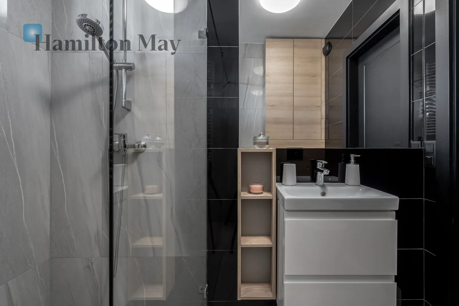 A unique, elegant one-bedroom apartment in a discreet development in Praga Północ, near the Szwedzka metro station - slider