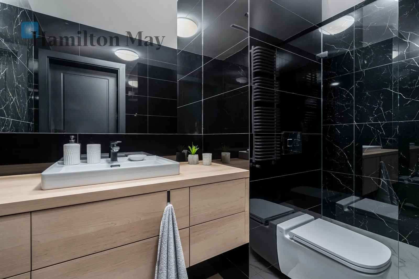 A unique, elegant one-bedroom apartment in a discreet development in Praga Północ, near the Szwedzka metro station - slider