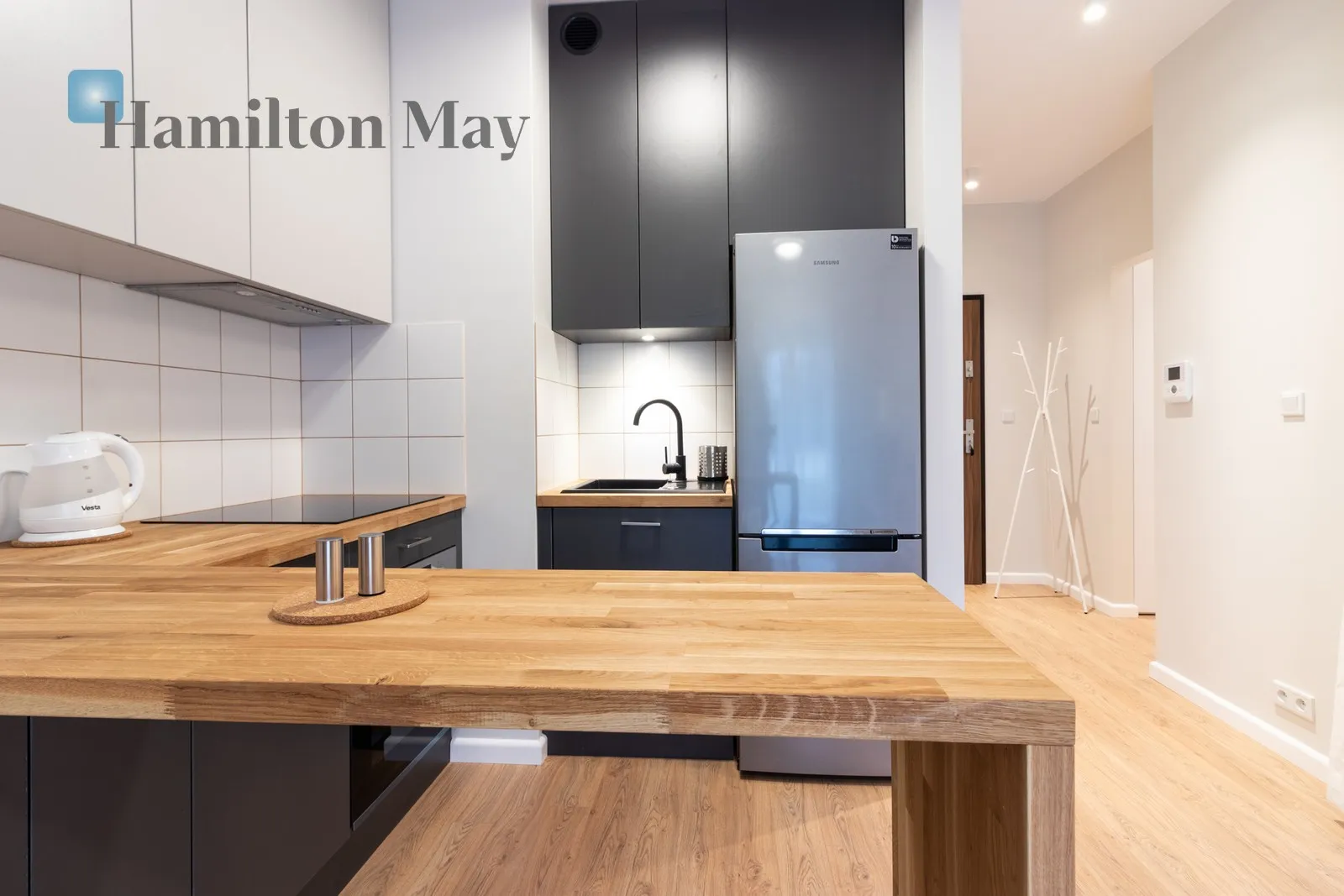 Street: Rakowicka Region: Stare Miasto Distance to centre: 1.58 km Level: 1 Price: 925000 PLN Bedrooms: 0 Bathrooms: 1 Size: 35.26m2 - slider