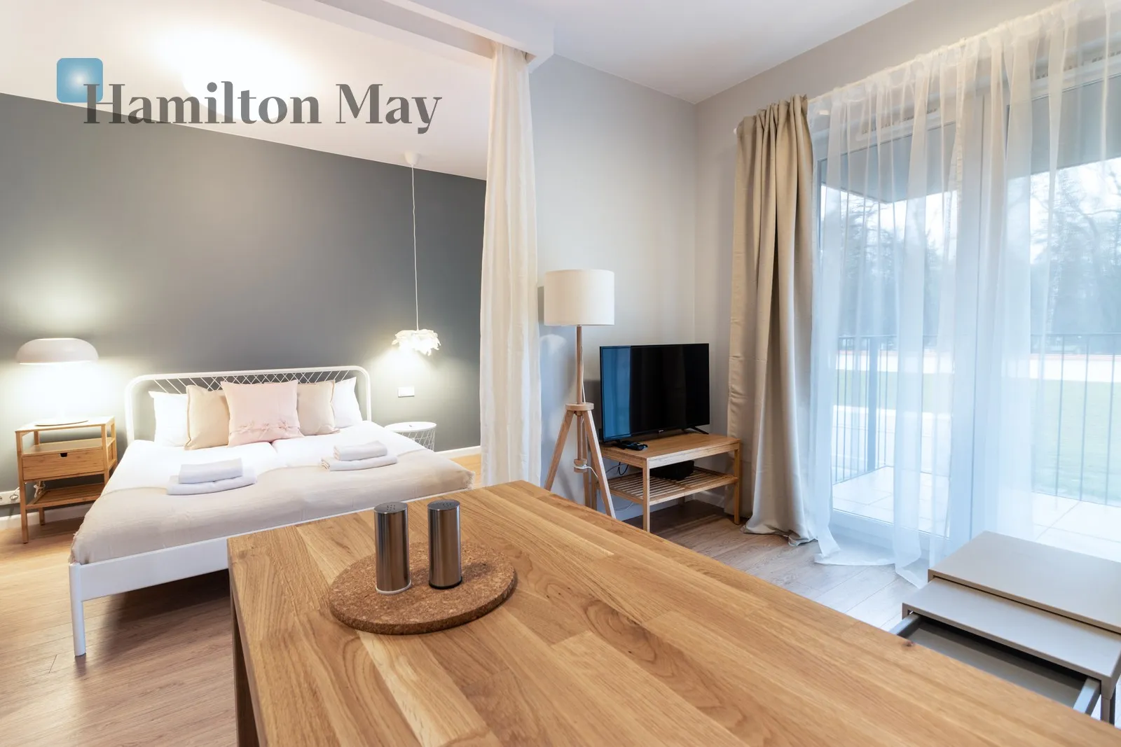 City: Kraków Street: Rakowicka Region: Stare Miasto Distance to centre: 1.58 km Level: 1 Price: 925000 PLN Bedrooms: 0 Bathrooms: 1 - slider