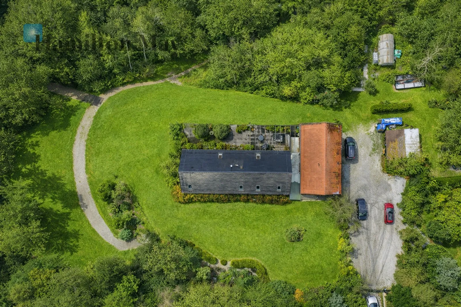 Price: 2899000 PLN Bedrooms: 6 Bathrooms: 4 Plot size: 8600m2 - slider