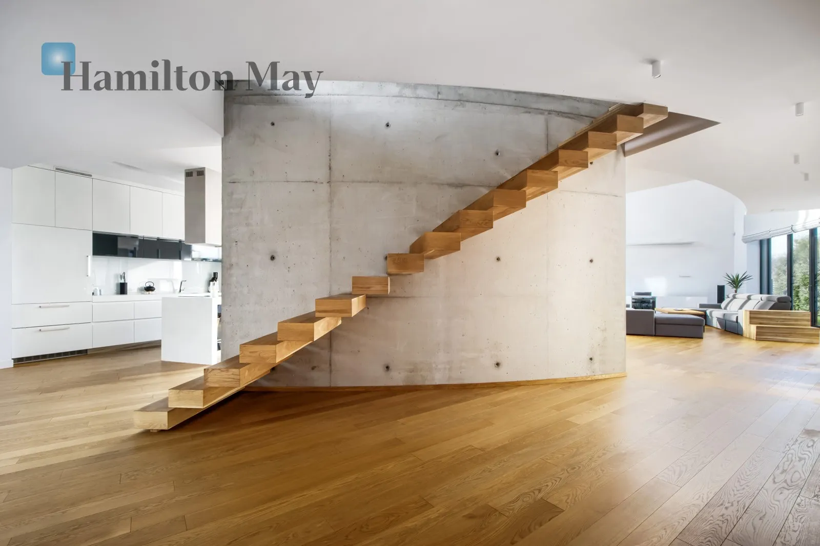 Subregion: Okęcie Distance to centre: 6.14 km Price: 29900 PLN Bedrooms: 5 - slider