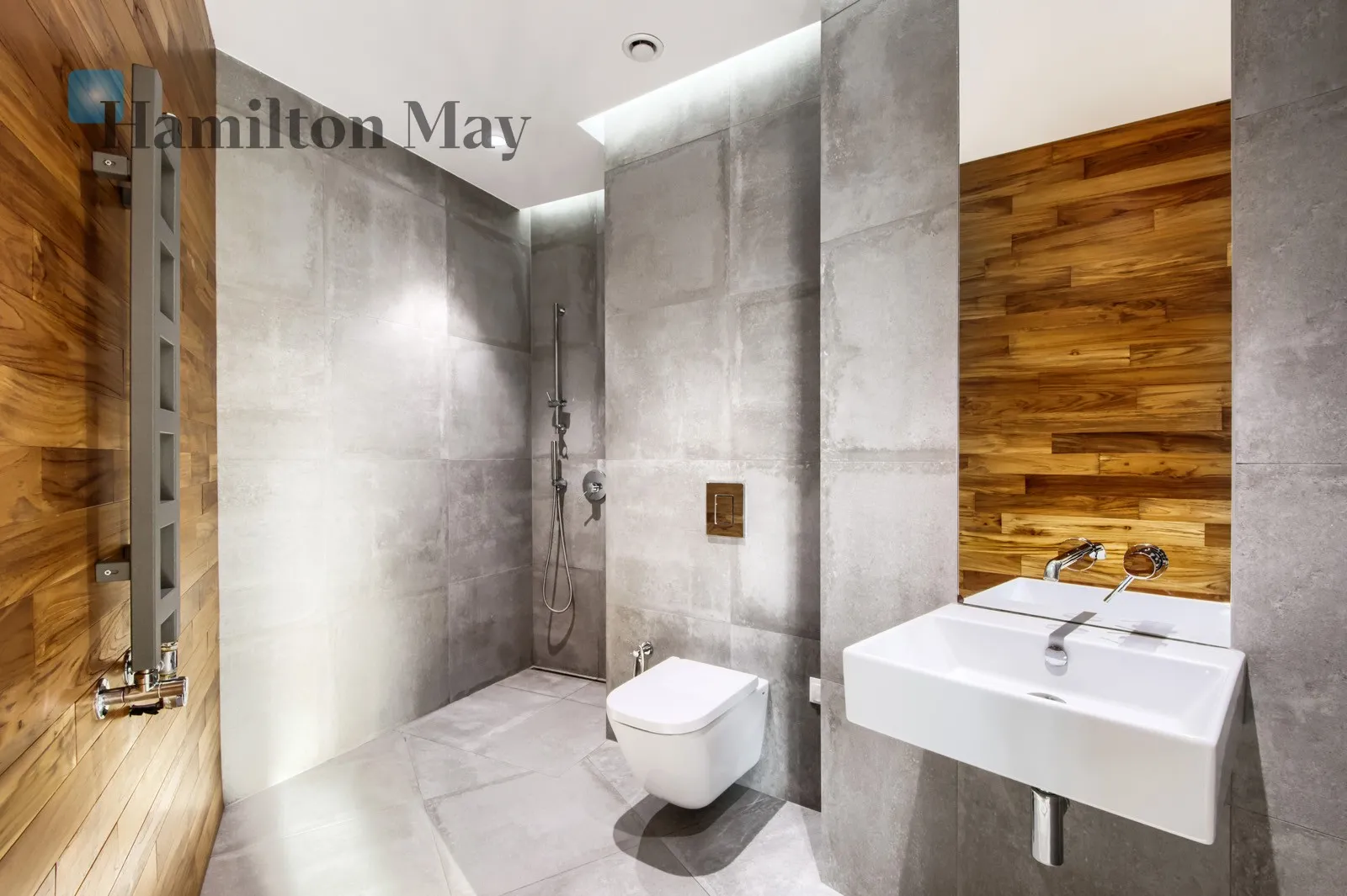 Distance to centre: 6.14 km Price: 29900 PLN Bedrooms: 5 Bathrooms: 4 - slider