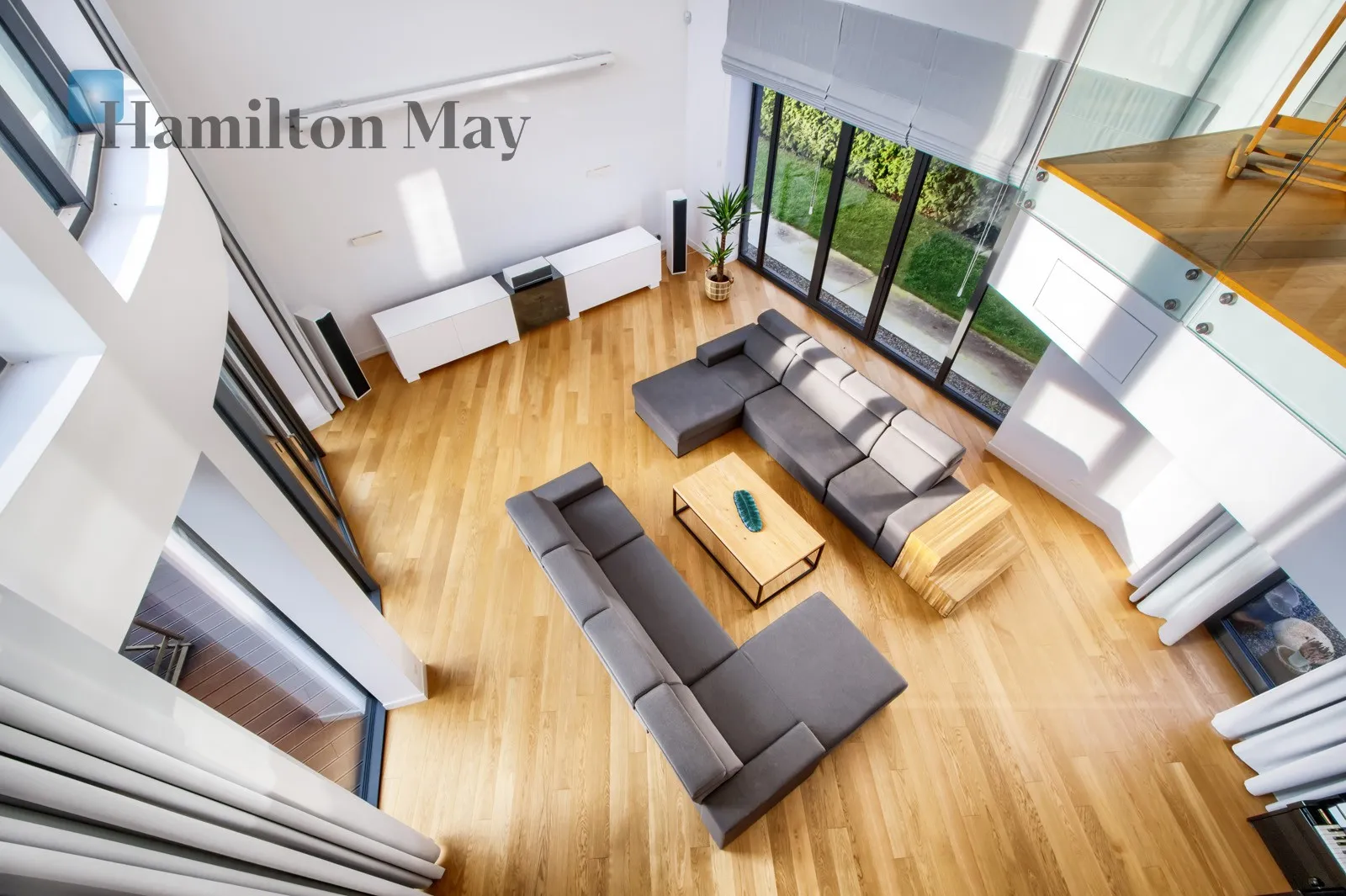 Price: 29900 PLN Bedrooms: 5 Bathrooms: 4 Plot size: 1100m2 Price/m2: 66 PLN - slider