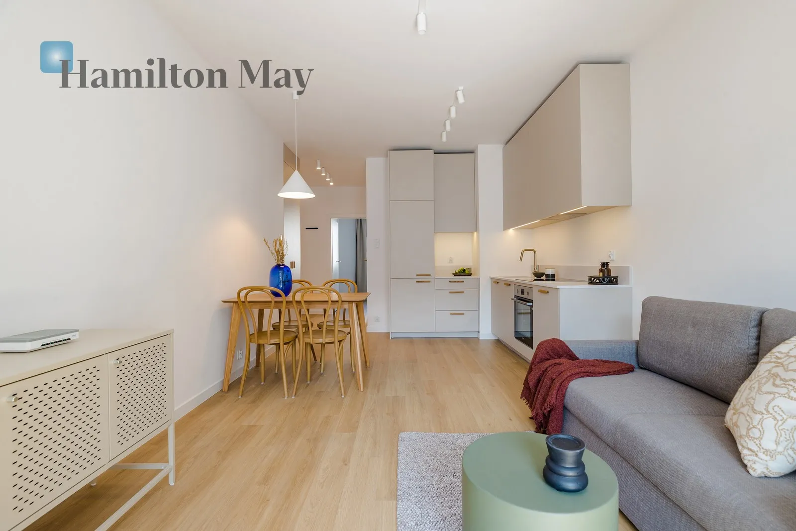 Street: Myśliwska Region: Podgórze Subregion: Płaszów Distance to centre: 4.69 km Level: 4 Price: 762000 PLN Bedrooms: 1 Bathrooms: 1 Size: 42.07m2 - slider