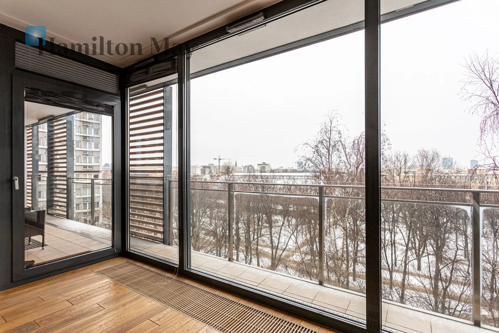 Subregion: Śródmieście Północne Distance to centre: 1.09 km Level: 6 Price: 22000 PLN Bedrooms: 3 Bathrooms: 2 Size: 131m2 Price/m2: 168 PLN - slider