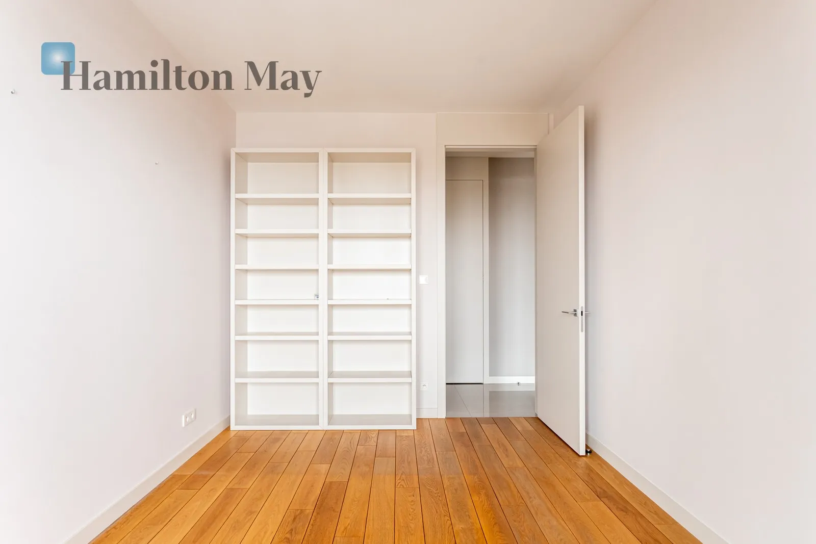 Subregion: Śródmieście Północne Distance to centre: 1.09 km Level: 6 Price: 22000 PLN Bedrooms: 3 Bathrooms: 2 - slider