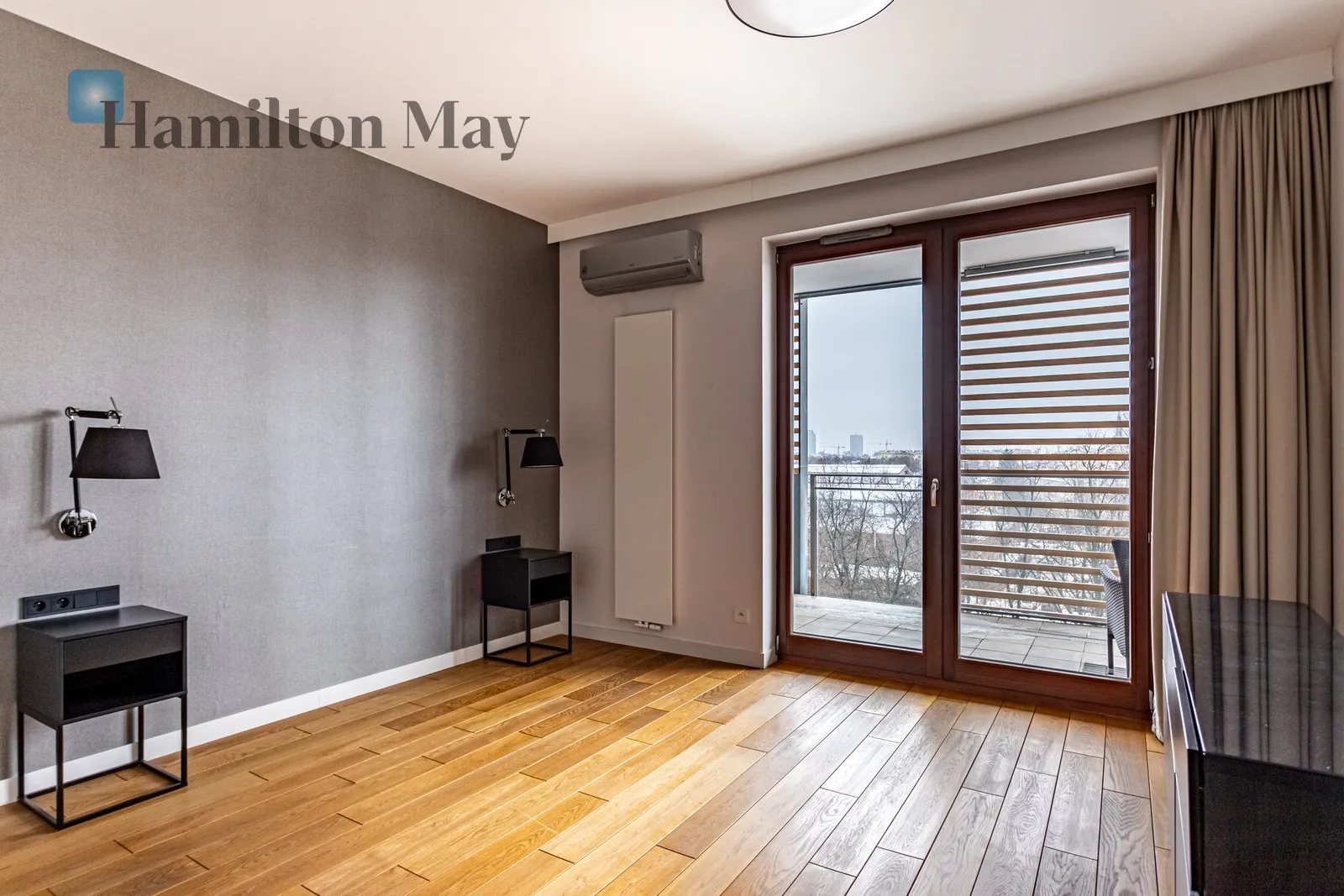 Distance to centre: 1.09 km Level: 6 Price: 22000 PLN Bedrooms: 3 Bathrooms: 2 Size: 131m2 - slider