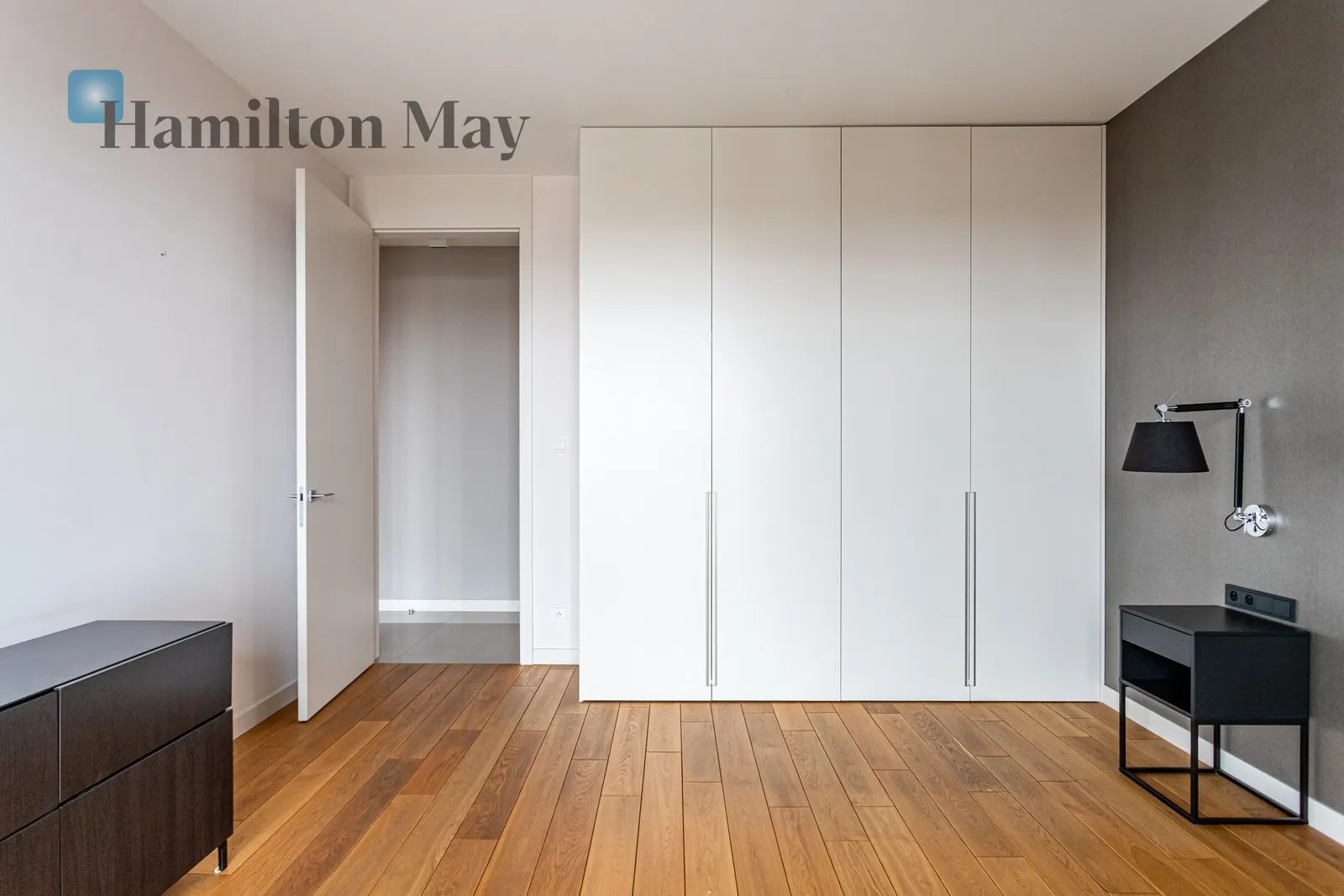 Level: 6 Price: 22000 PLN Bedrooms: 3 Bathrooms: 2 Size: 131m2 Price/m2: 168 PLN - slider