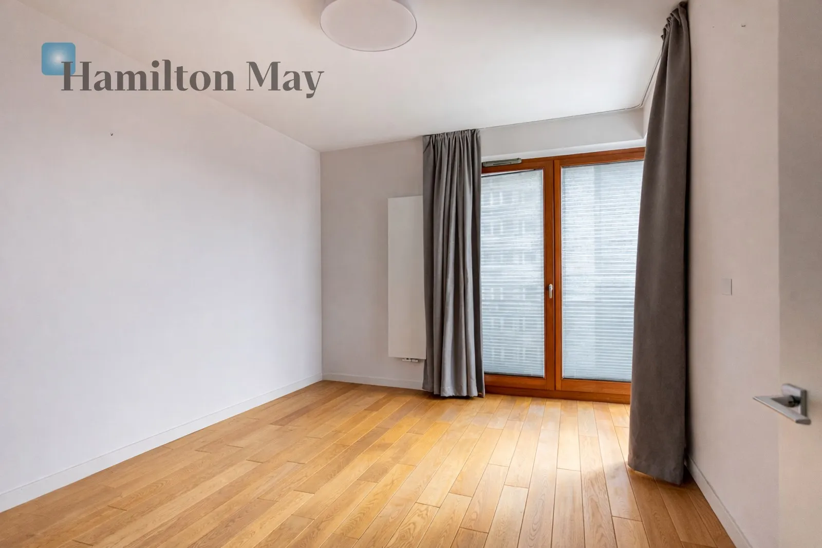 City: Warszawa Street: Grzybowska Region: Śródmieście Subregion: Śródmieście Północne Distance to centre: 1.09 km - slider