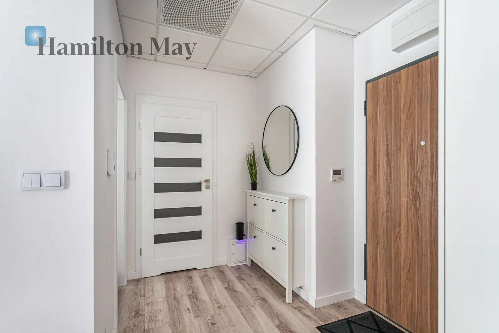 New 2-room apartment with air conditioning + balcony + garage - slider