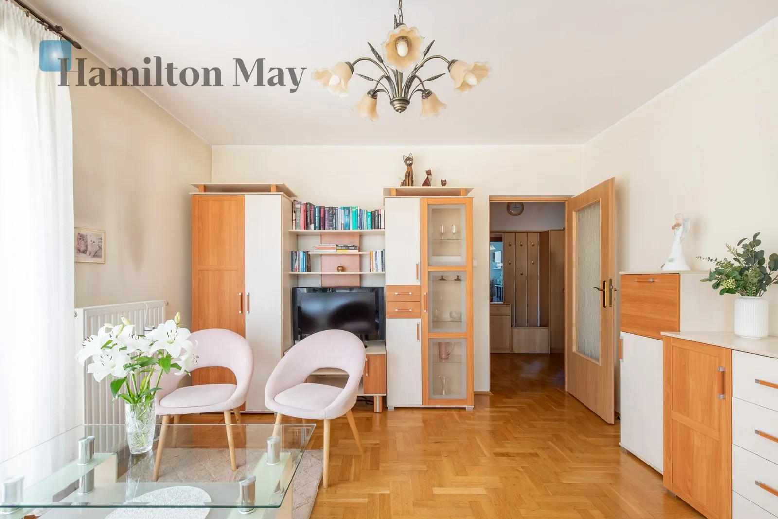 Street: osiedle Złota Podkowa Region: Bronowice Subregion: Bronowice Małe Distance to centre: 4.88 km Level: 2 Price: 775000 PLN Bedrooms: 1 Bathrooms: 1 Size: 49m2 Price/m2: 15816 PLN - slider