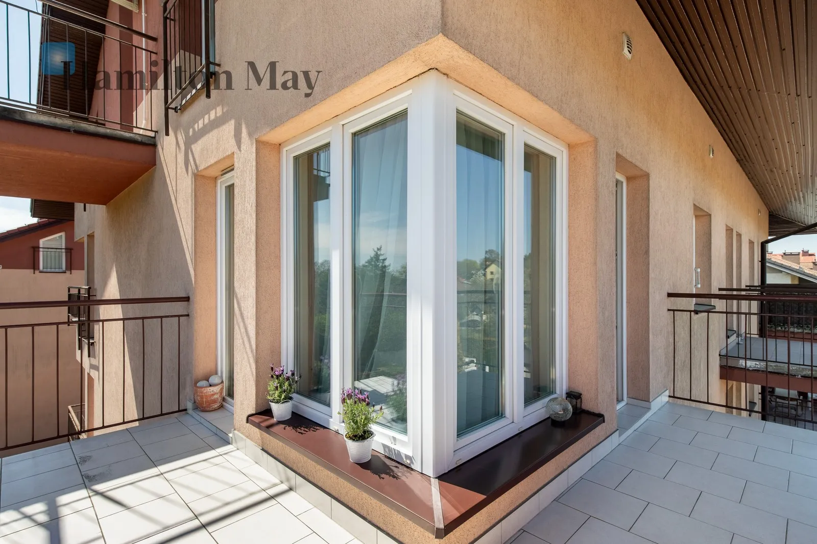 Street: osiedle Złota Podkowa Region: Bronowice Subregion: Bronowice Małe Distance to centre: 4.88 km Level: 2 Price: 775000 PLN Bedrooms: 1 - slider