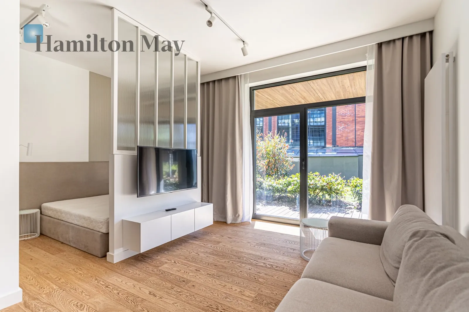 Street: Leszczyńska Region: Śródmieście Subregion: Powiśle Distance to centre: 1.56 km Level: 4 Price: 6764 PLN Bedrooms: 1 Bathrooms: 1 Size: 52m2 - slider