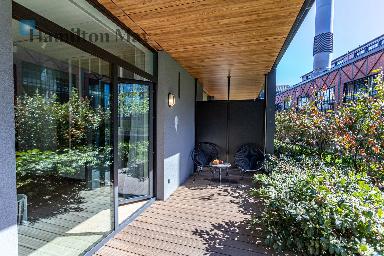 Distance to centre: 1.56 km Level: 4 Price: 6764 PLN Bedrooms: 1 Bathrooms: 1 Size: 52m2 Price/m2: 130 PLN - slider