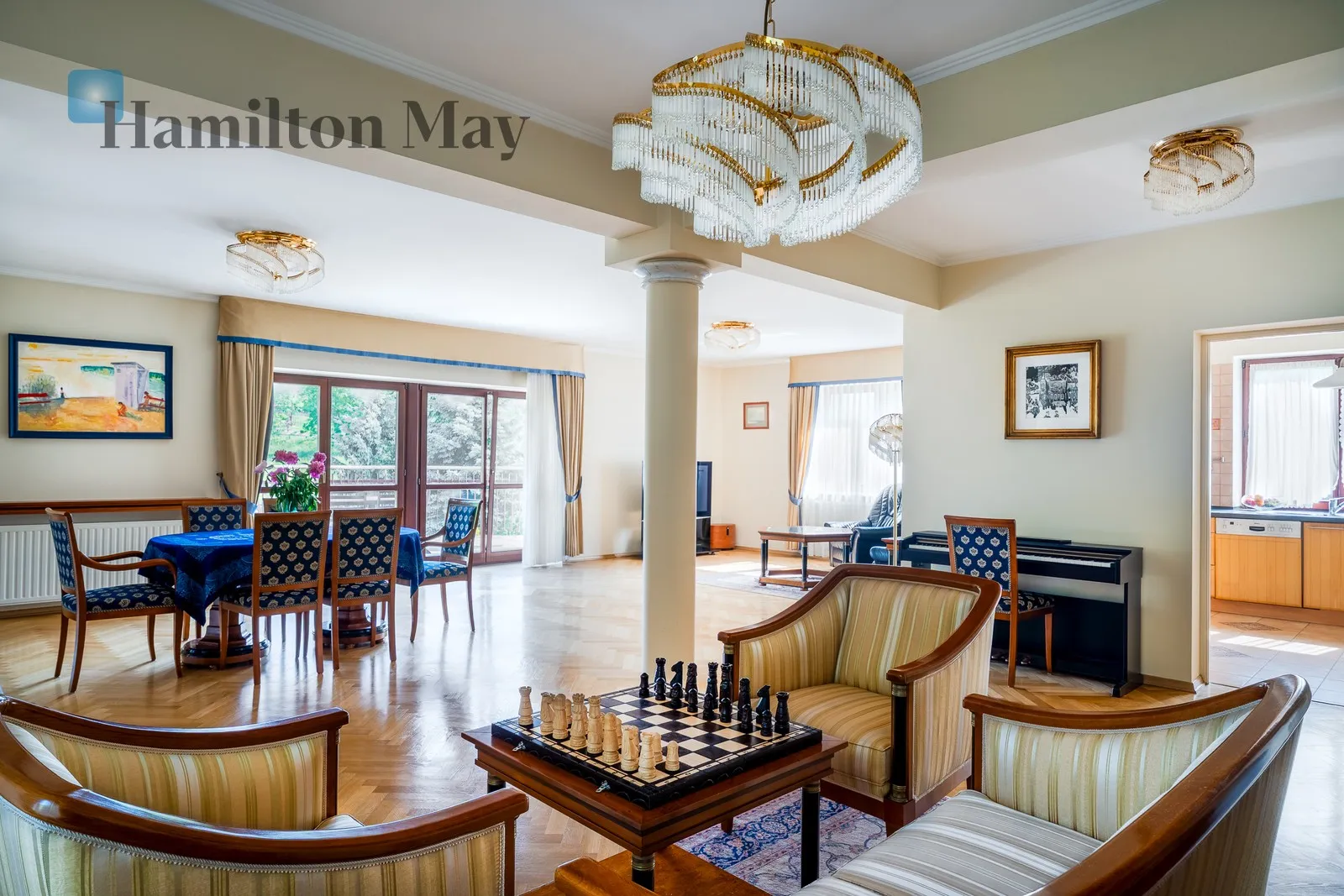 Street: Chełmska Region: Zwierzyniec Subregion: Zakamycze Distance to centre: 7.03 km Price: 5750000 PLN Bedrooms: 4 Bathrooms: 3 Plot size: 1939m2 - slider