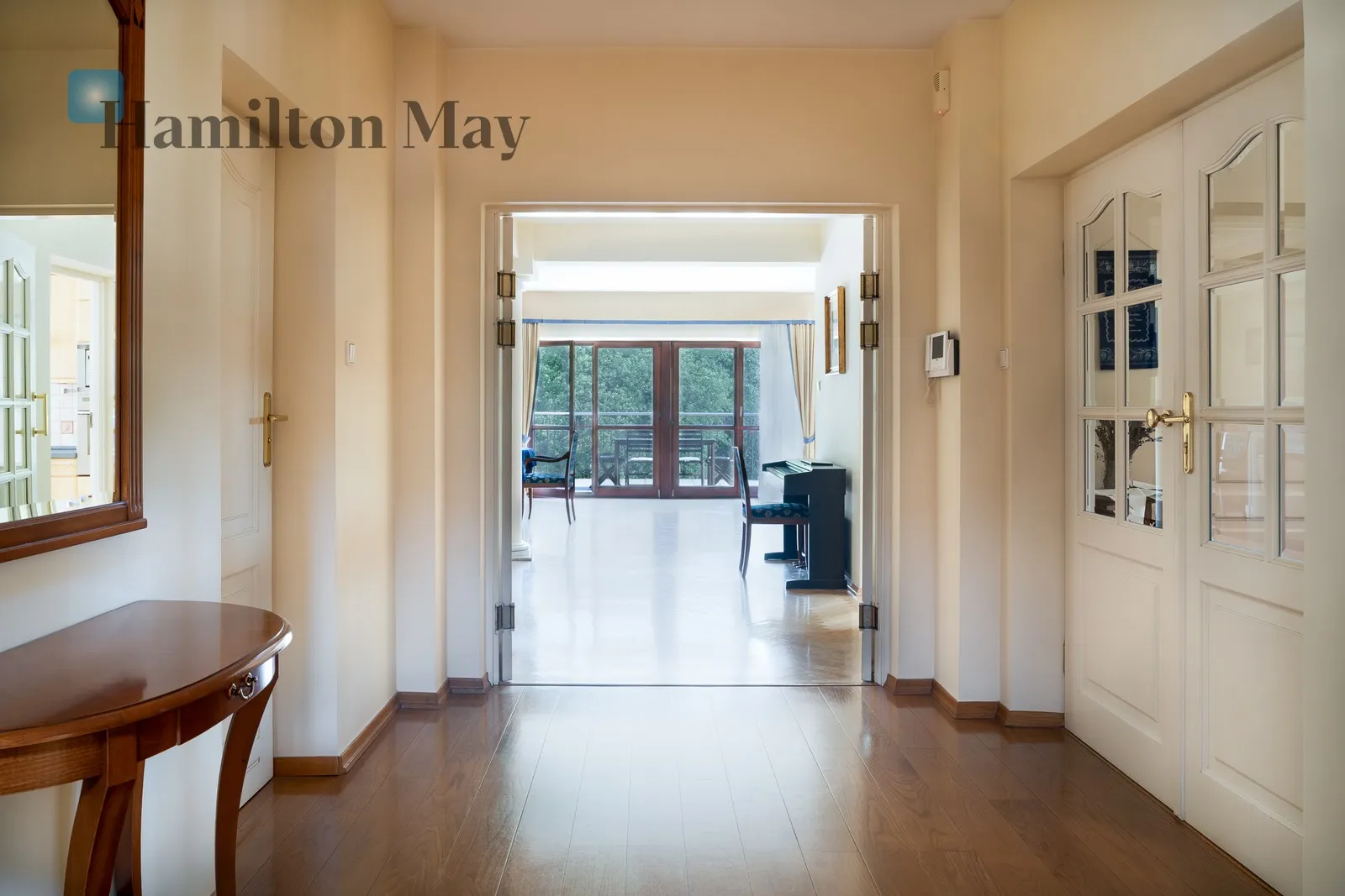 Distance to centre: 7.03 km Price: 5750000 PLN - slider