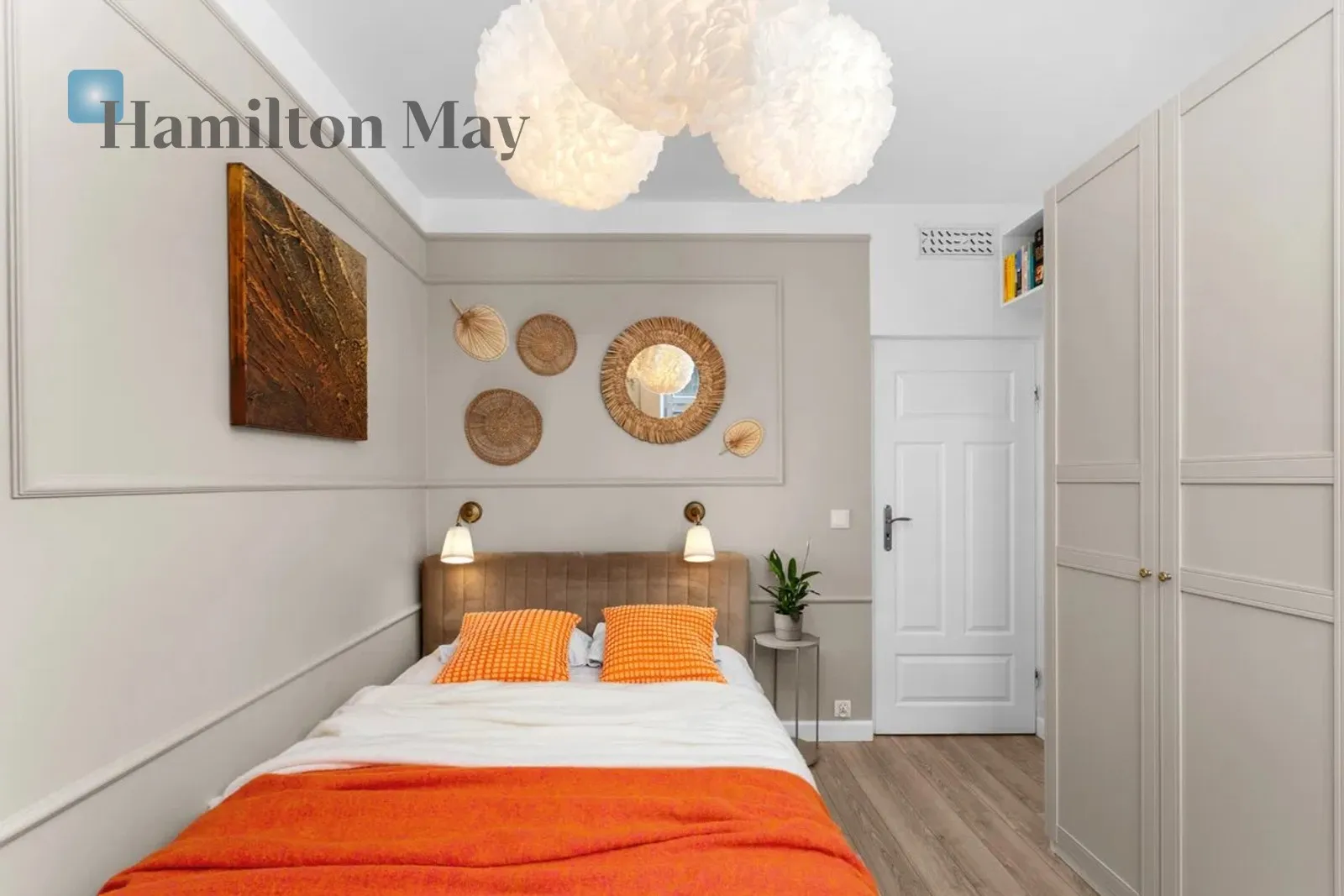 Street: Łobzowska Region: Stare Miasto Subregion: Piasek Distance to centre: 0.77 km Price: 1290000 PLN Bedrooms: 2 Bathrooms: 1 Size: 45m2 - slider