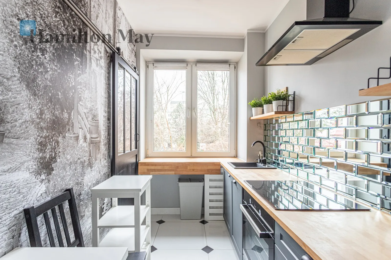 Cozy two-room apartment on Elektoralna - slider