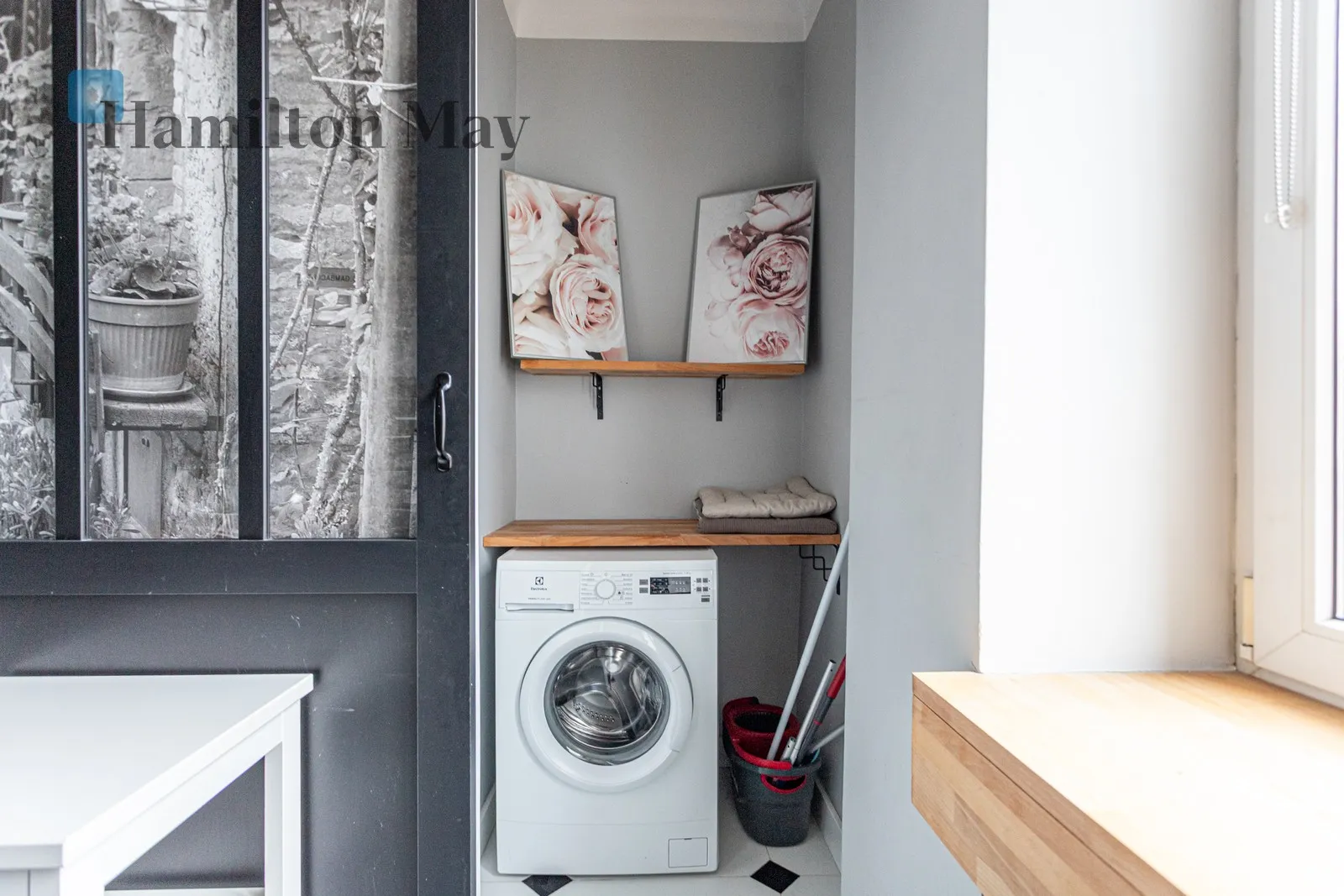 Cozy two-room apartment on Elektoralna - slider