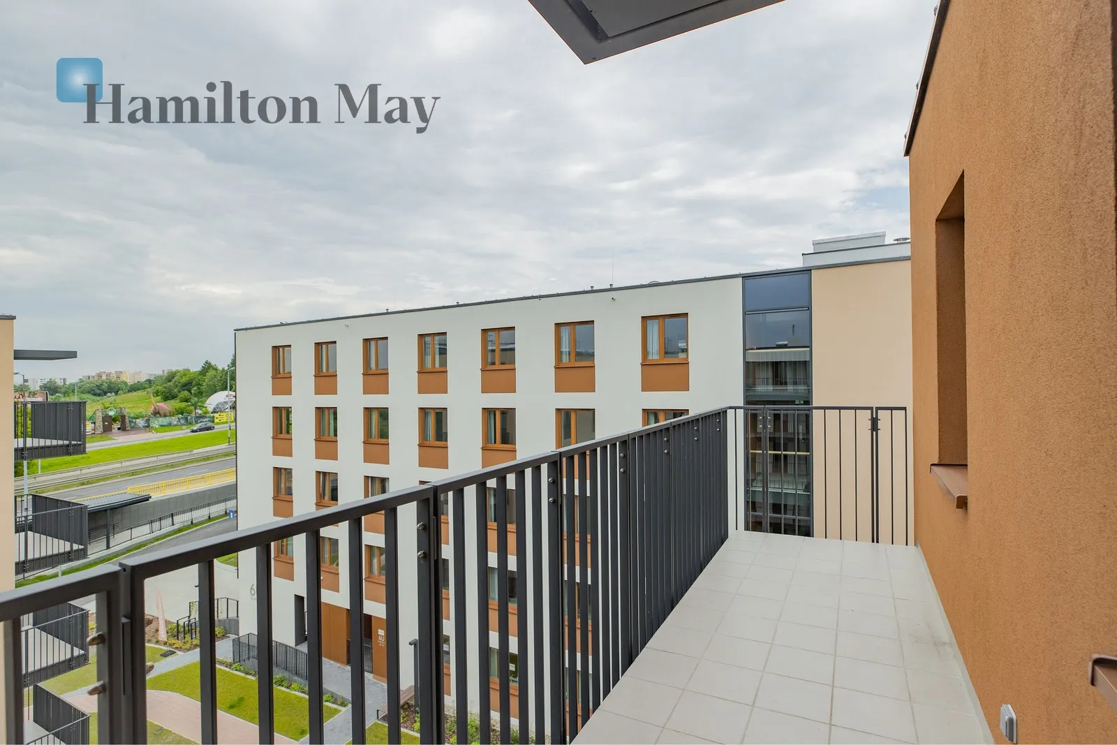 Street: Aleksandra Fredry Region: Łagiewniki-Borek Fałęcki Distance to centre: 4.03 km Level: 4 Price: 1108000 PLN Bedrooms: 2 Bathrooms: 1 Size: 58.95m2 - slider