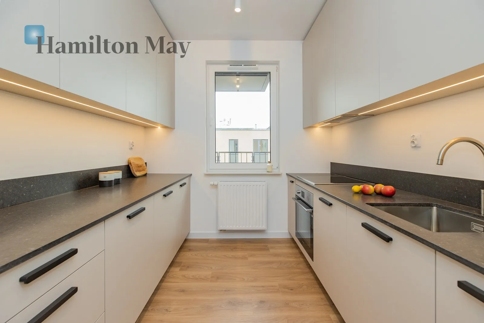 Street: Aleksandra Fredry Region: Łagiewniki-Borek Fałęcki Distance to centre: 4.03 km Level: 4 Price: 1108000 PLN Bedrooms: 2 - slider