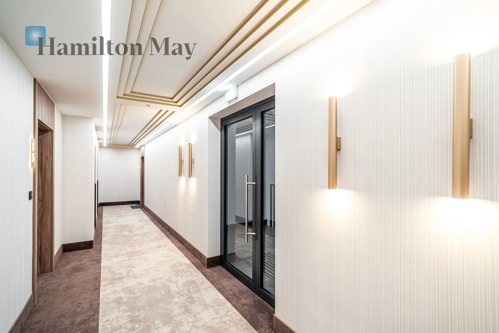 Luxury 4-Room Apartment with Panoramic Green Views - slider