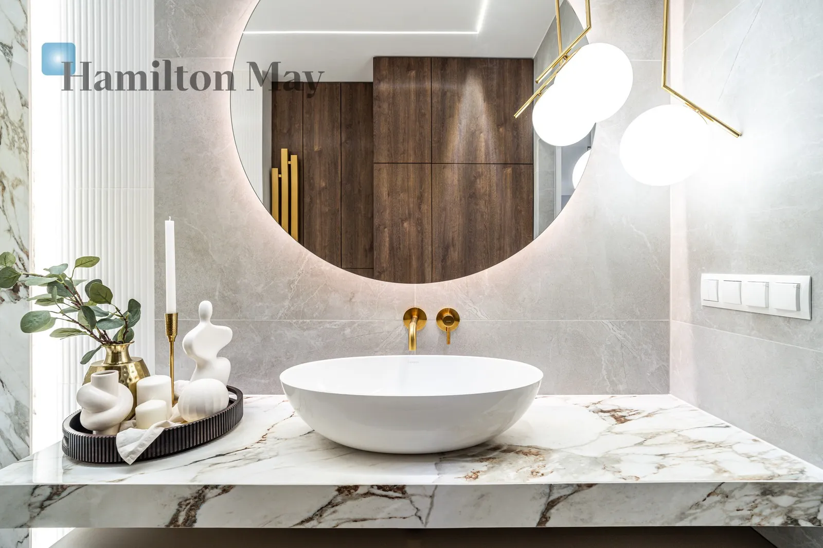 Luxury 4-Room Apartment with Panoramic Green Views - slider