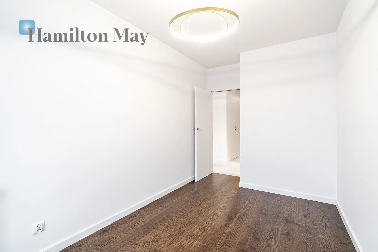 Luxury 4-Room Apartment with Panoramic Green Views - slider