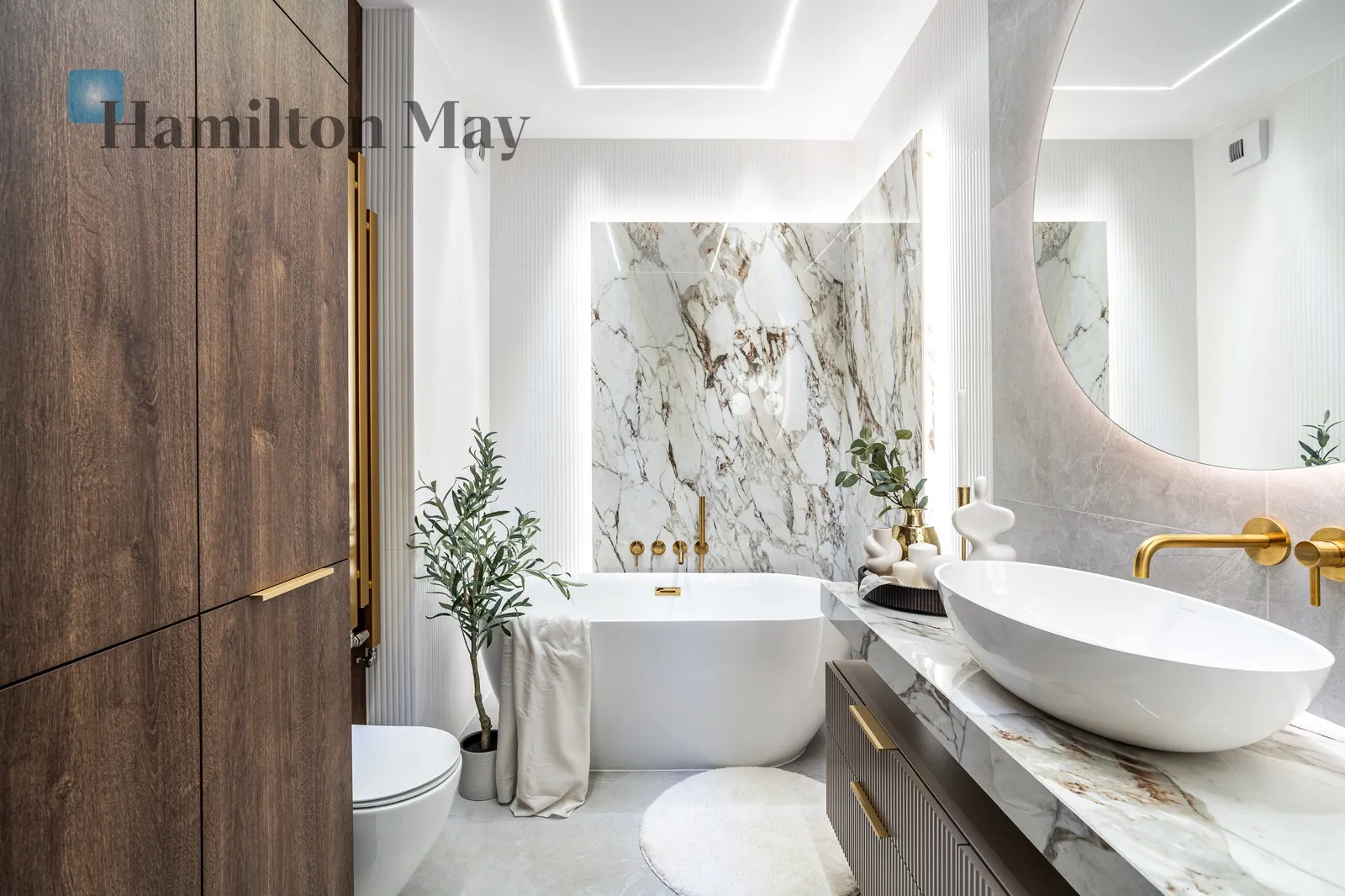 Luxury 4-Room Apartment with Panoramic Green Views - slider